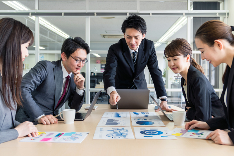 社内SE / メンバーの指導や育成経験がある方募集！【東京都・新橋駅】想定年収600万円以上！（№31391）