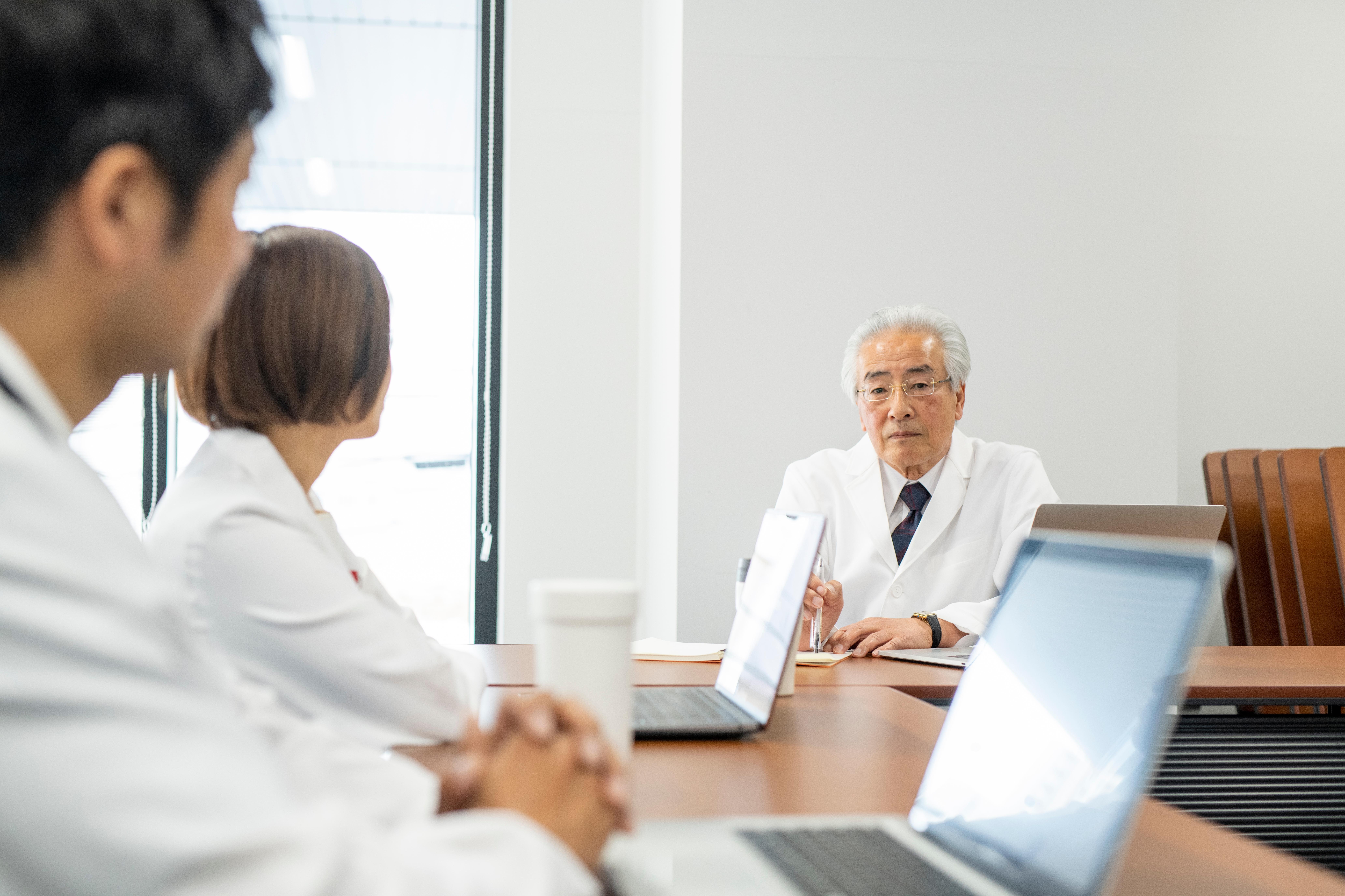 常勤医師と非常勤医師を定義する「32時間ルール」とは