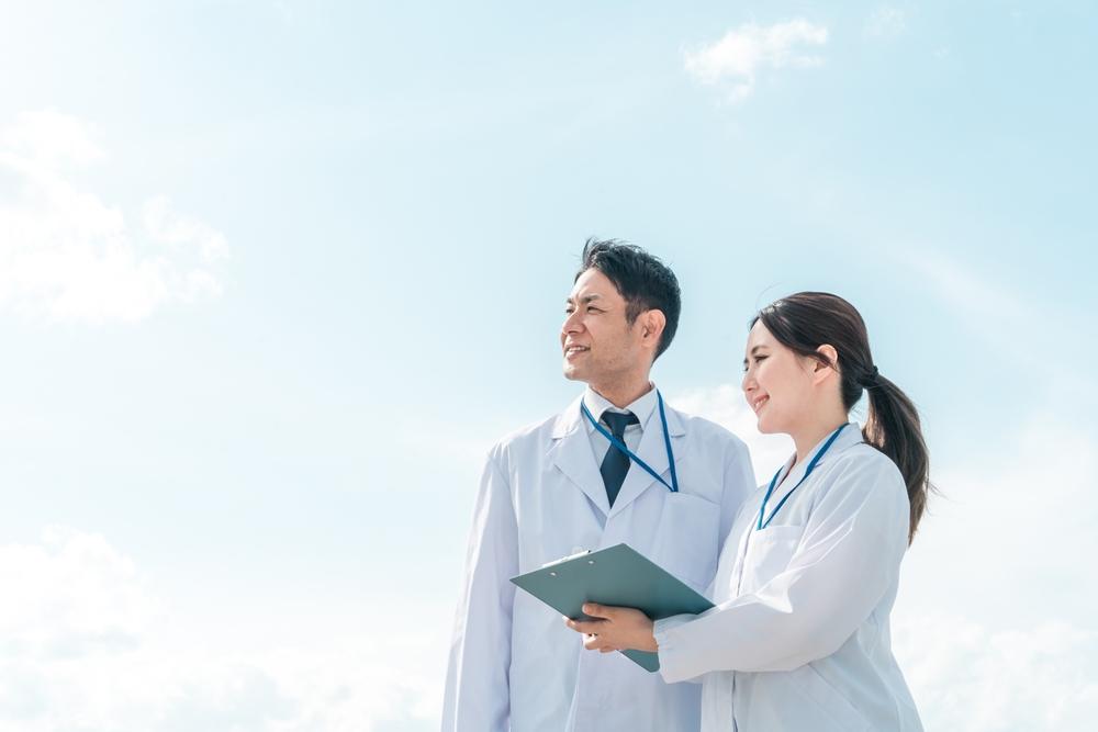 常勤と非常勤を併用する「ハイブリッド型勤務」の実態