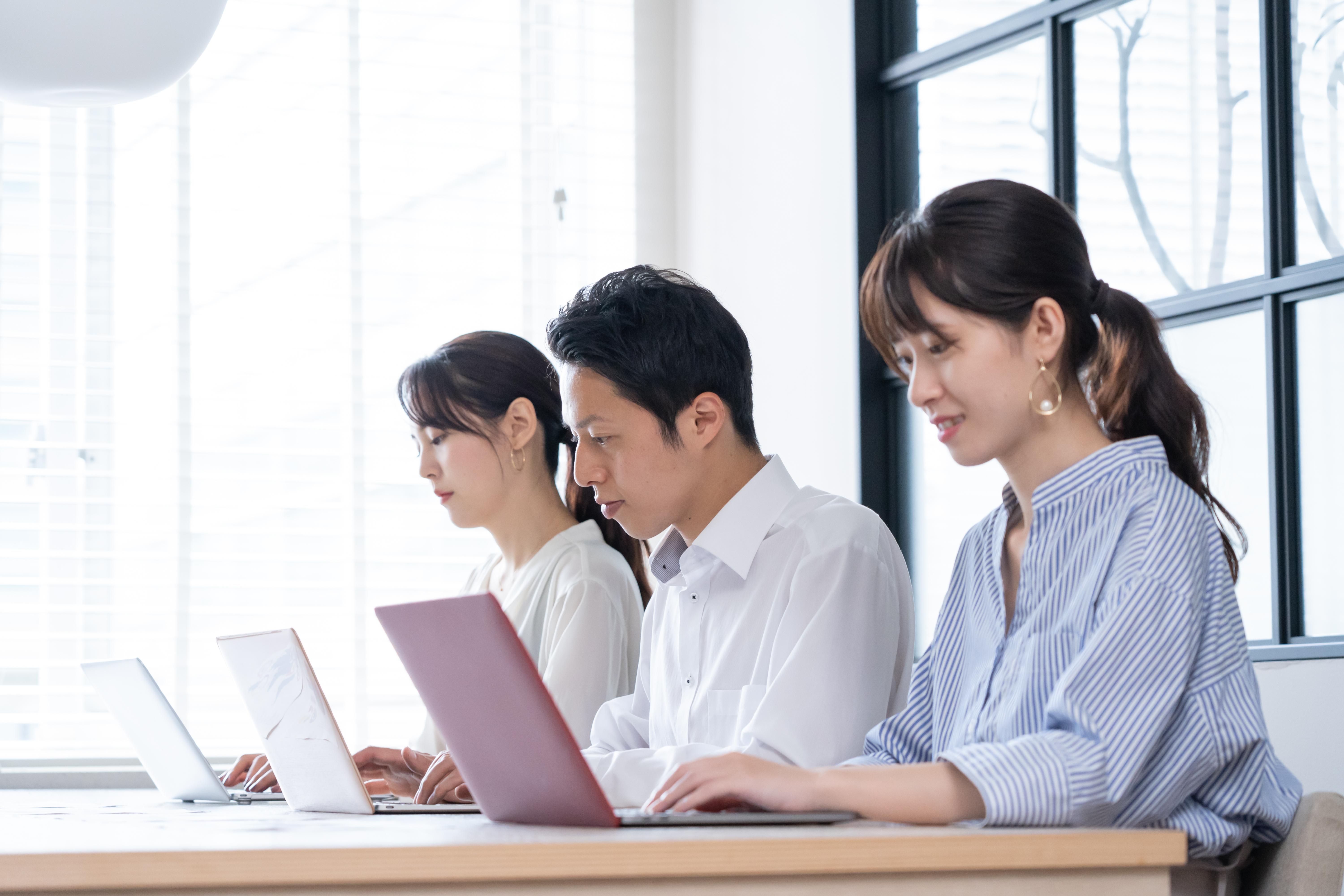 MRと薬剤師になるために必要な資格・条件