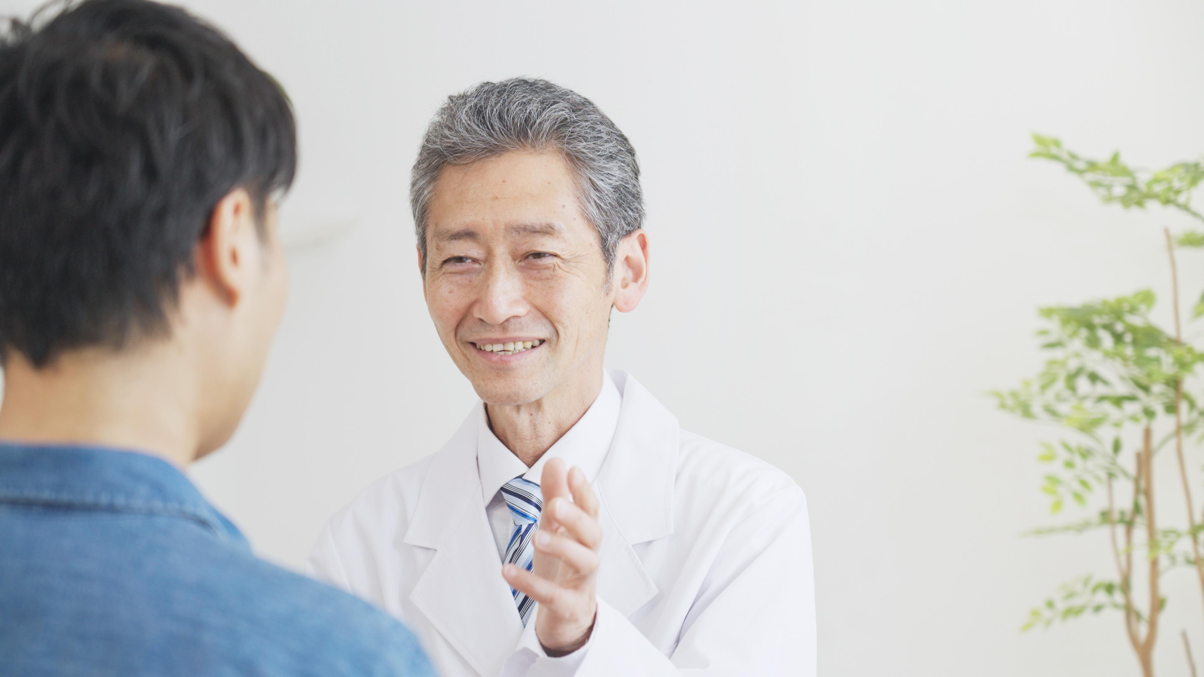 定年後に転職は可能？医師は何歳まで働けるのかを解説