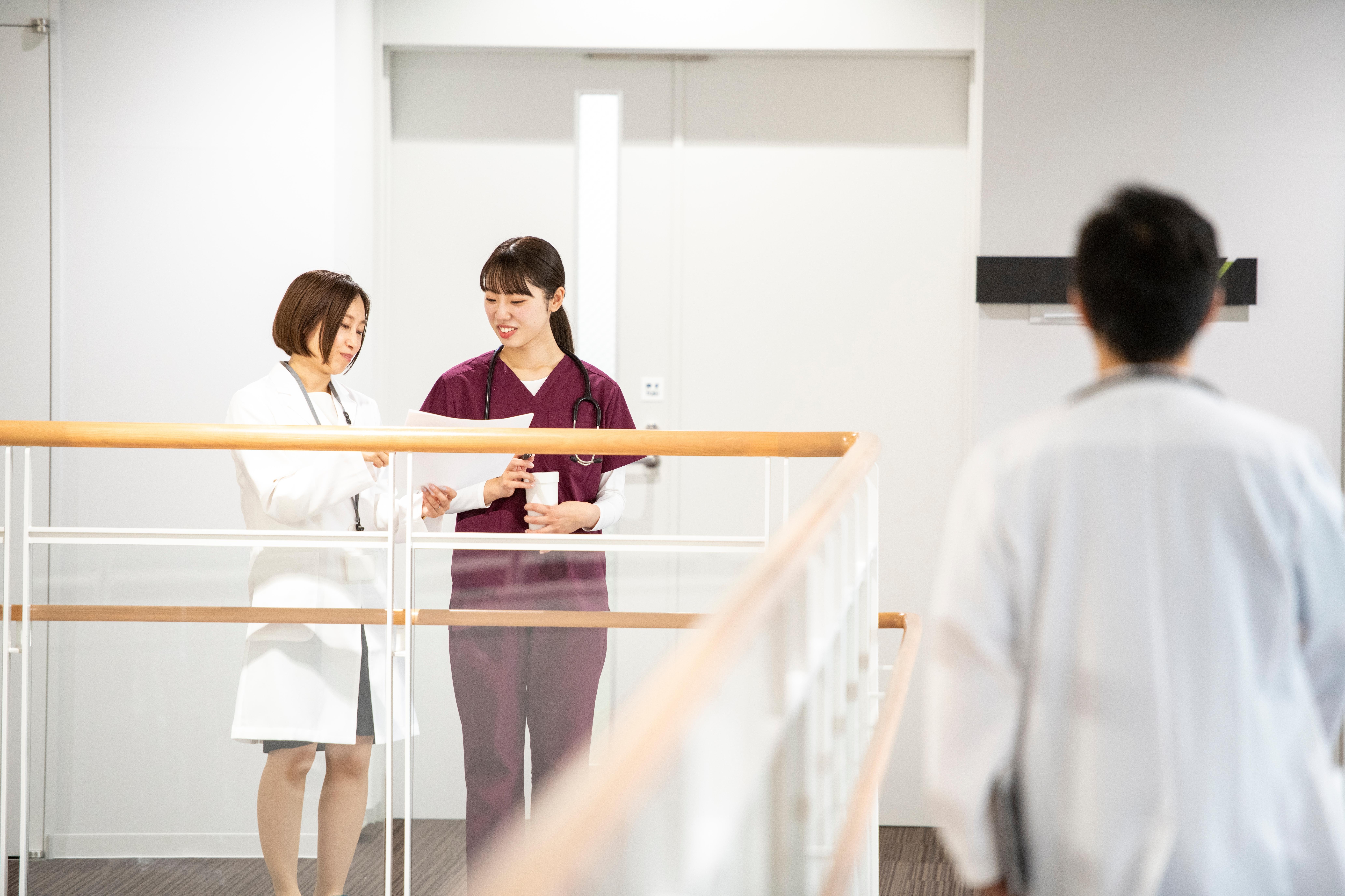 年収・人間関係・やりがいなど、看護師が転職で後悔する理由を解説