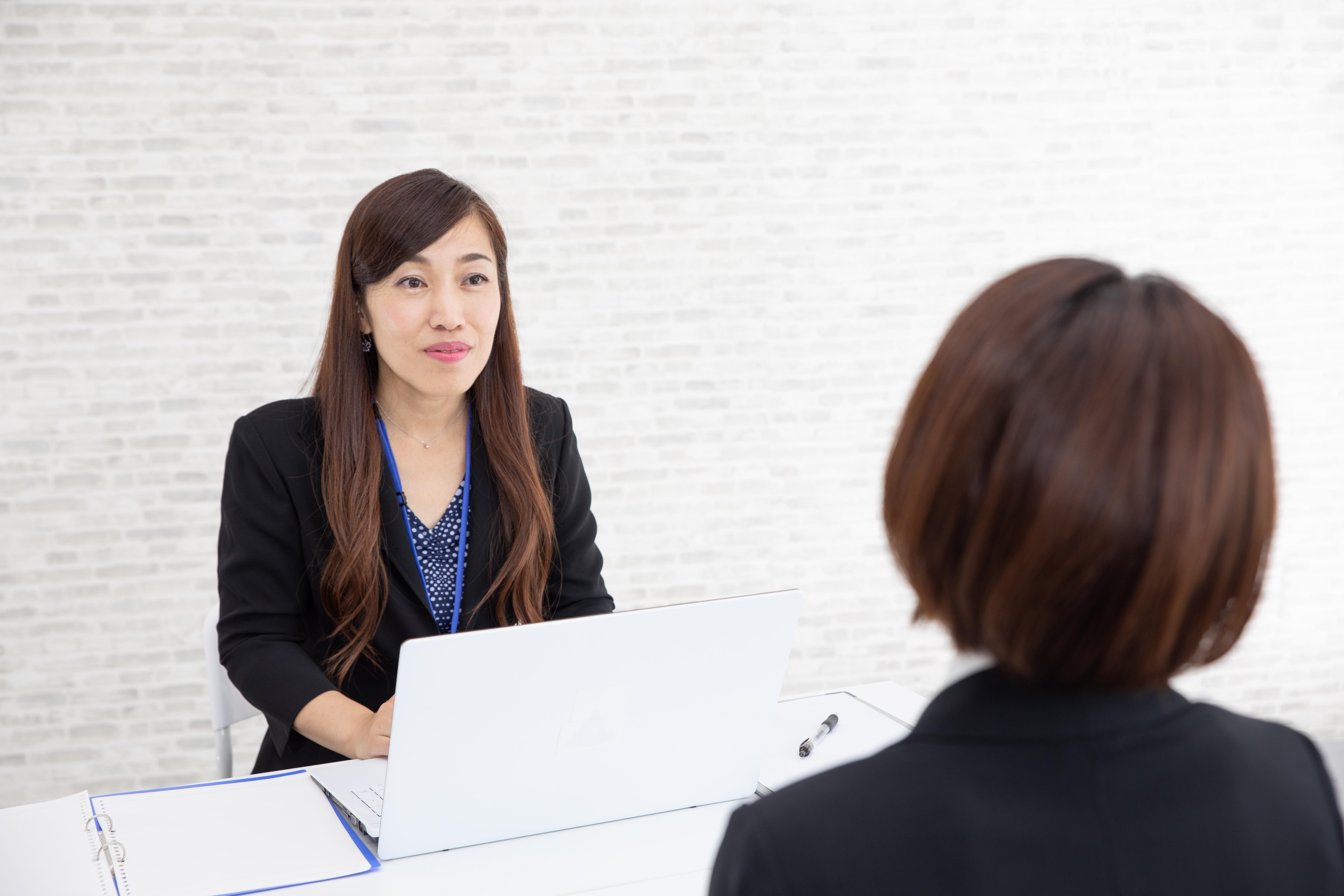 転職エージェントとの面談はどんな流れ？持ち物や服装はどうすればいいの