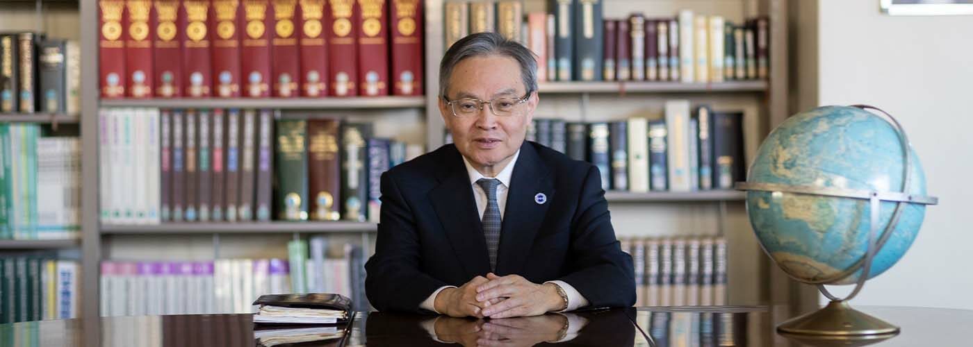 静かなるものは遠くまで歩む